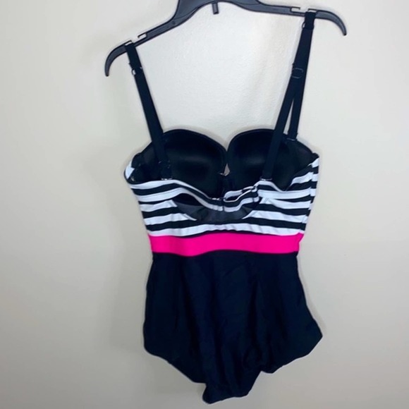 NWT Torrid black and white striped pink center halter retro pin up swimsuit - Picture 7 of 12